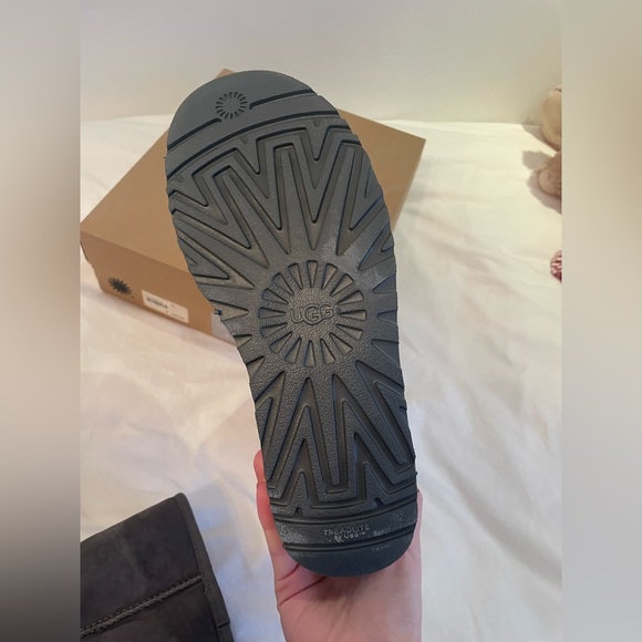 Ugg Classic Short II in gray - Picture 16 of 16